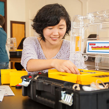 2 students building with a Rokenbok SnapStack Module